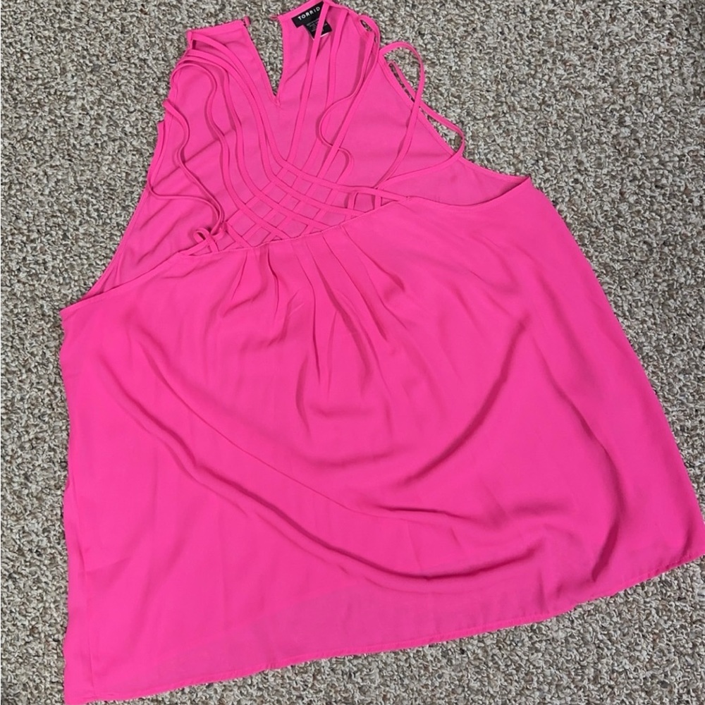 Criss cross tank top.